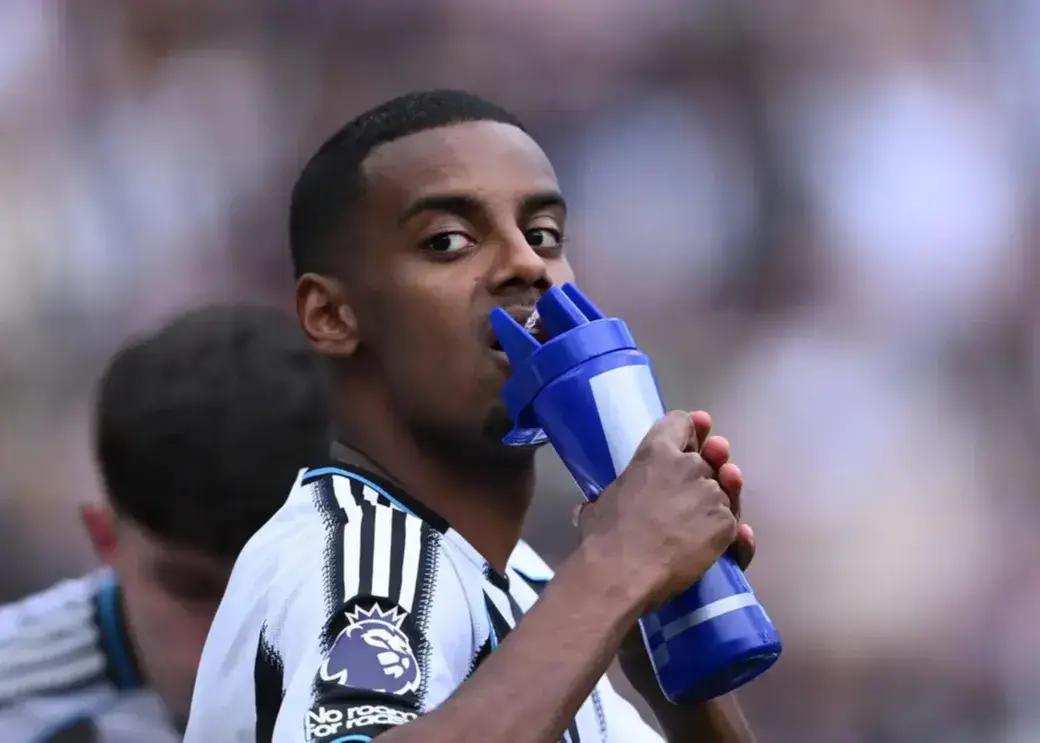 ادی هاو:/ اختیار ماندن یا رفتن ایساک با من نیست!