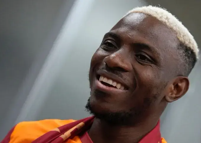 نیمی از شهر به استقبال ویکتور اوسیمن آمد/ بزرگترین انتقال تاریخ ترکیه: استانبول تا صبح نمی‌خوابد