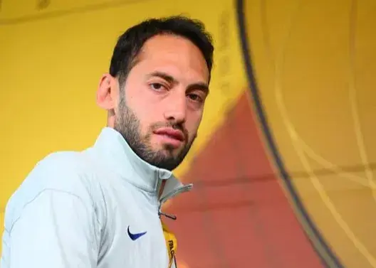 واکنش رئیس اینتر به شایعات جدایی چالهان‌اوغلو/ هاکان از اینتر نمی‌رود، این پیشنهادها تخیلی است!‏