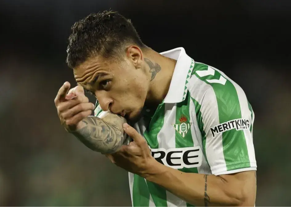 وینگر مغضوب یونایتد همبازی جدید رونالدو/ حمله ناگهانی النصر به بازار: آنتونی به ریاض می‌رود