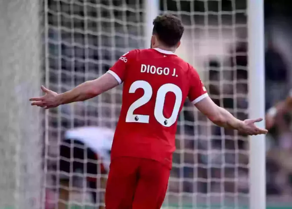 لیورپول به یاد ژوتا: مجسمه و طرح پیراهن جدید!