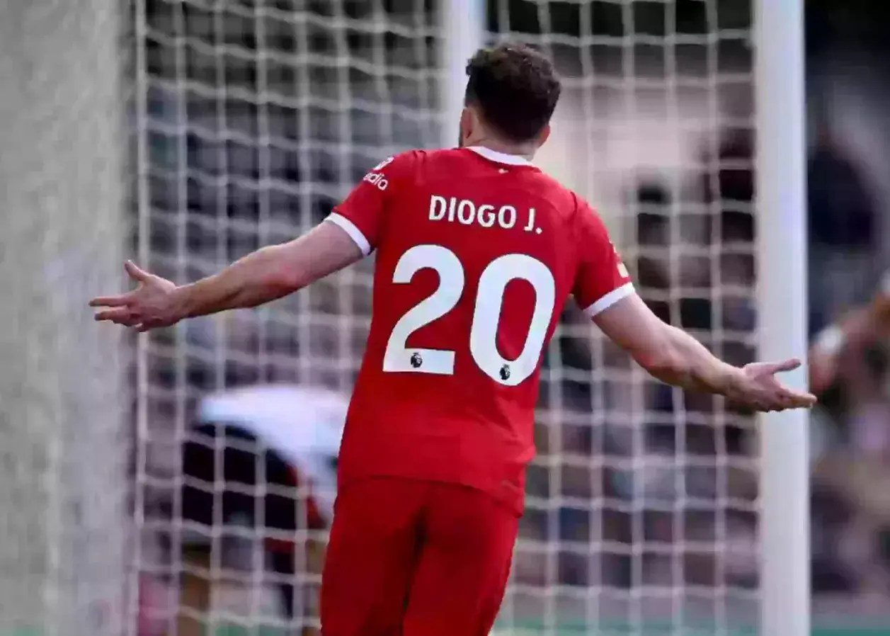 لیورپول به یاد ژوتا: مجسمه و طرح پیراهن جدید!