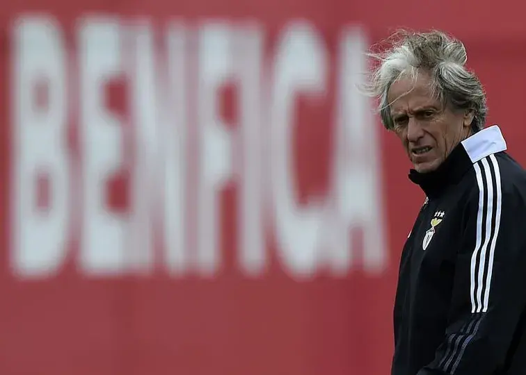 ژرژ ژسوس از بنفیکا شکایت کرد