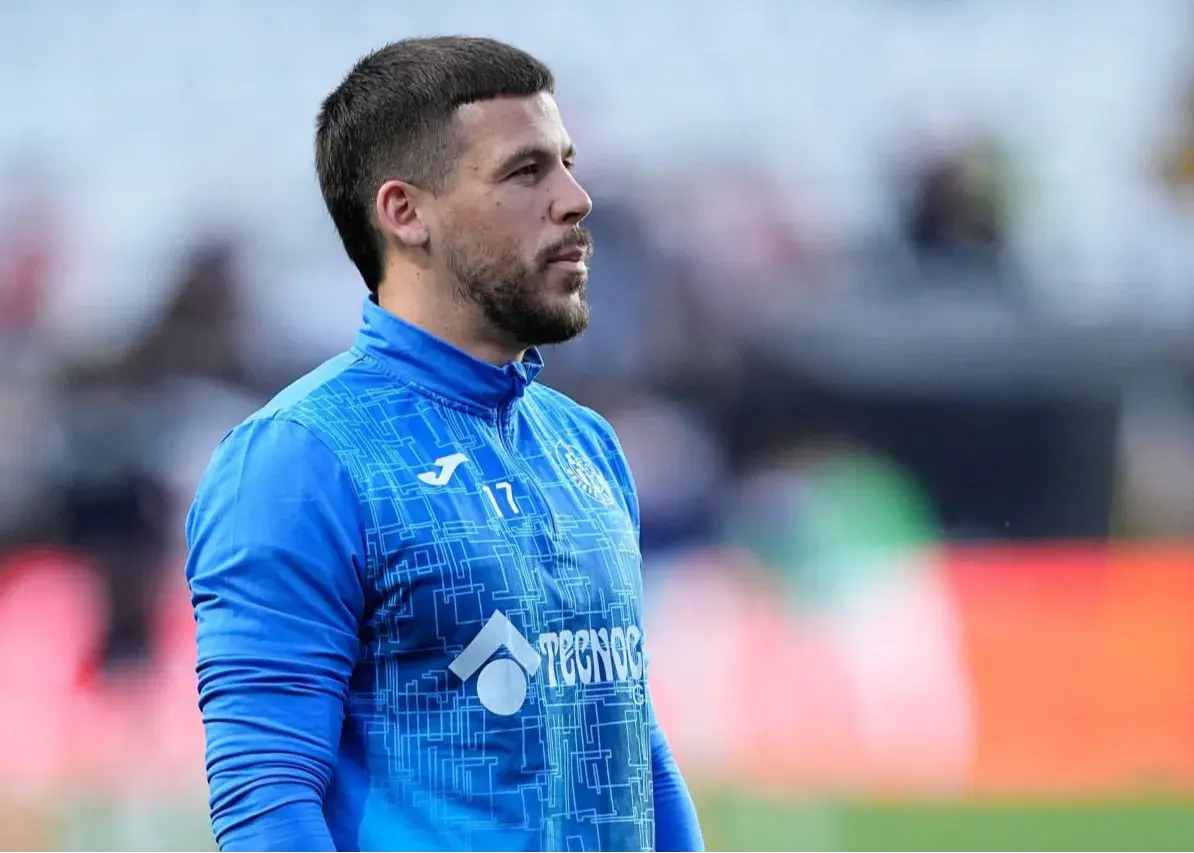 کارلس پرز در بیمارستان بستری شد/ حمله ترسناک سگهای خیابانی به بازیکن سابق بارسا!‏