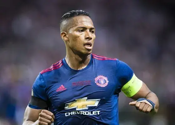 کاپیتان سابق یونایتد مانع خودکشی یک جوان شد