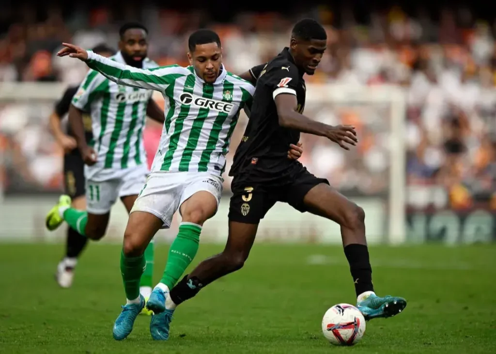 کریستین موسکرا از والنسیا به آرسنال پیوست/ خرید جدید آرسنال: رقابت تنگاتنگ توپچی‌ها با لیورپول