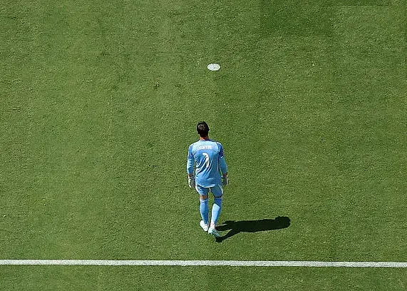 کورتوا: سیلی واقعیت گاهی لازم است