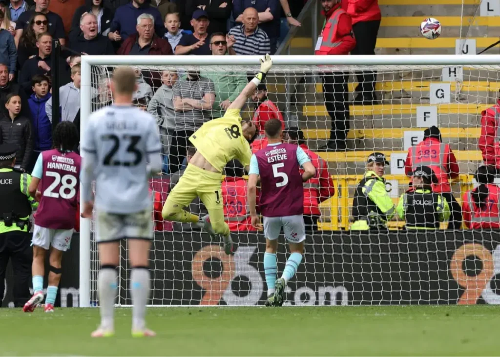 گرانترین دروازه‌بان تاریخ بریتانیا! (عکس)