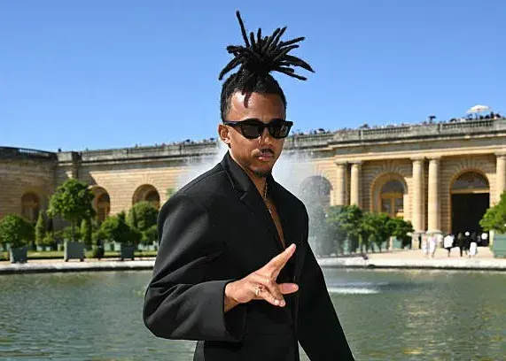 یک تمدید مهم در بارسا: مدافع محبوب فلیک می‌ماند