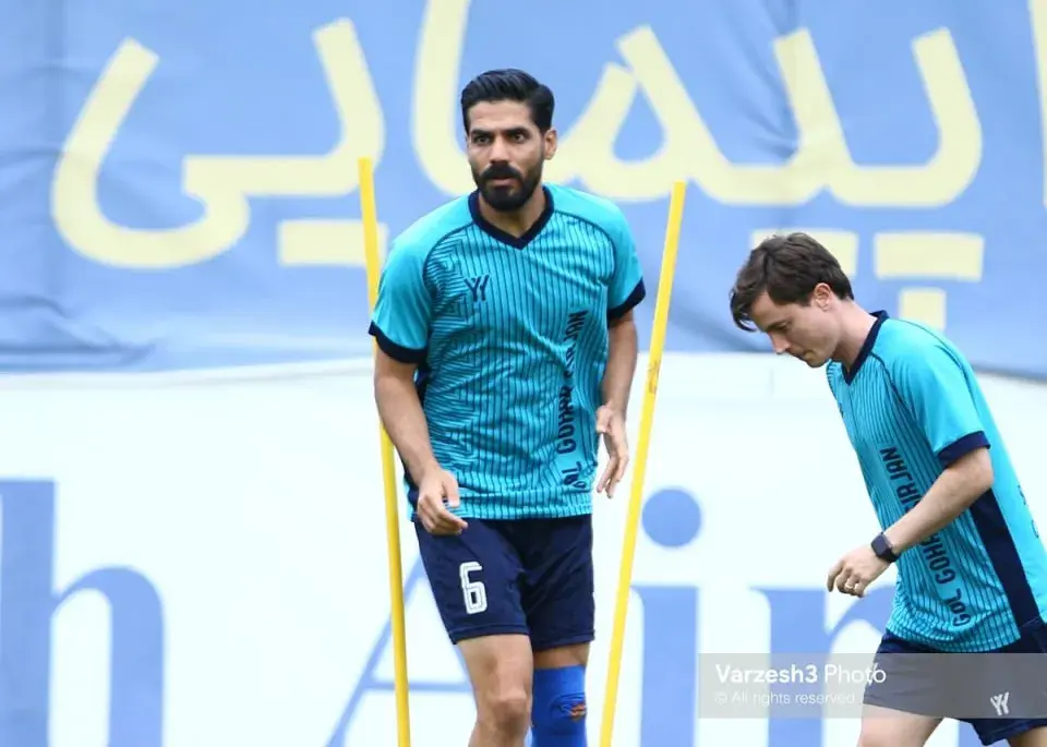 به‌زودی یک بازی خداحافظی برایم برگزار می‌شود/ گلزاری: تصمیمم را گرفتم، فوتبال را کنار می‌گذارم