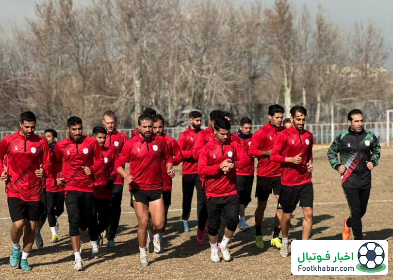 ستاره های فوتبال ایران نگهبانی میدهند!