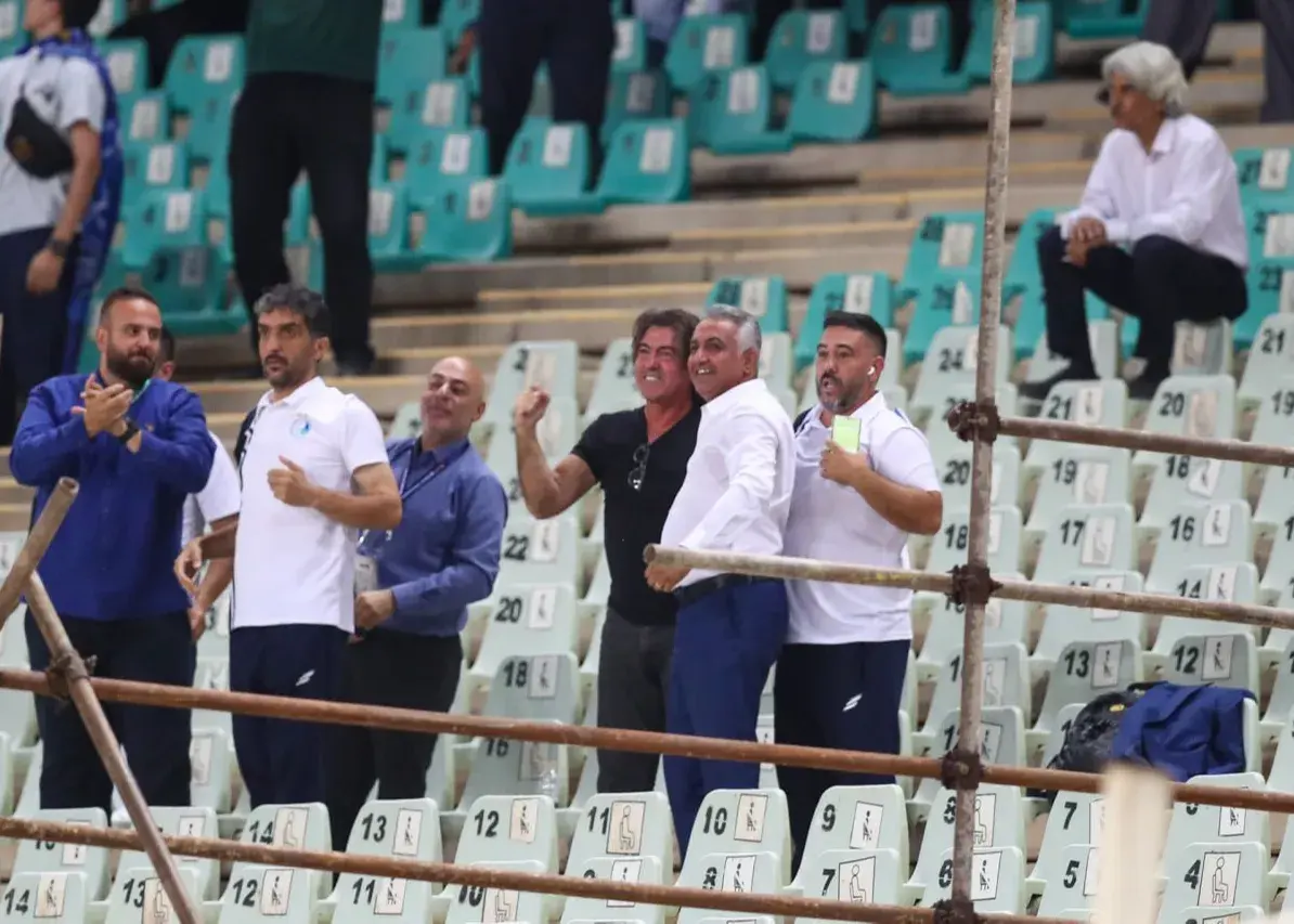 نارضایتی از اعلام پنالتی به سود تراکتور/ ساپینتو از روی سکوها تصمیم داور را رد کرد!