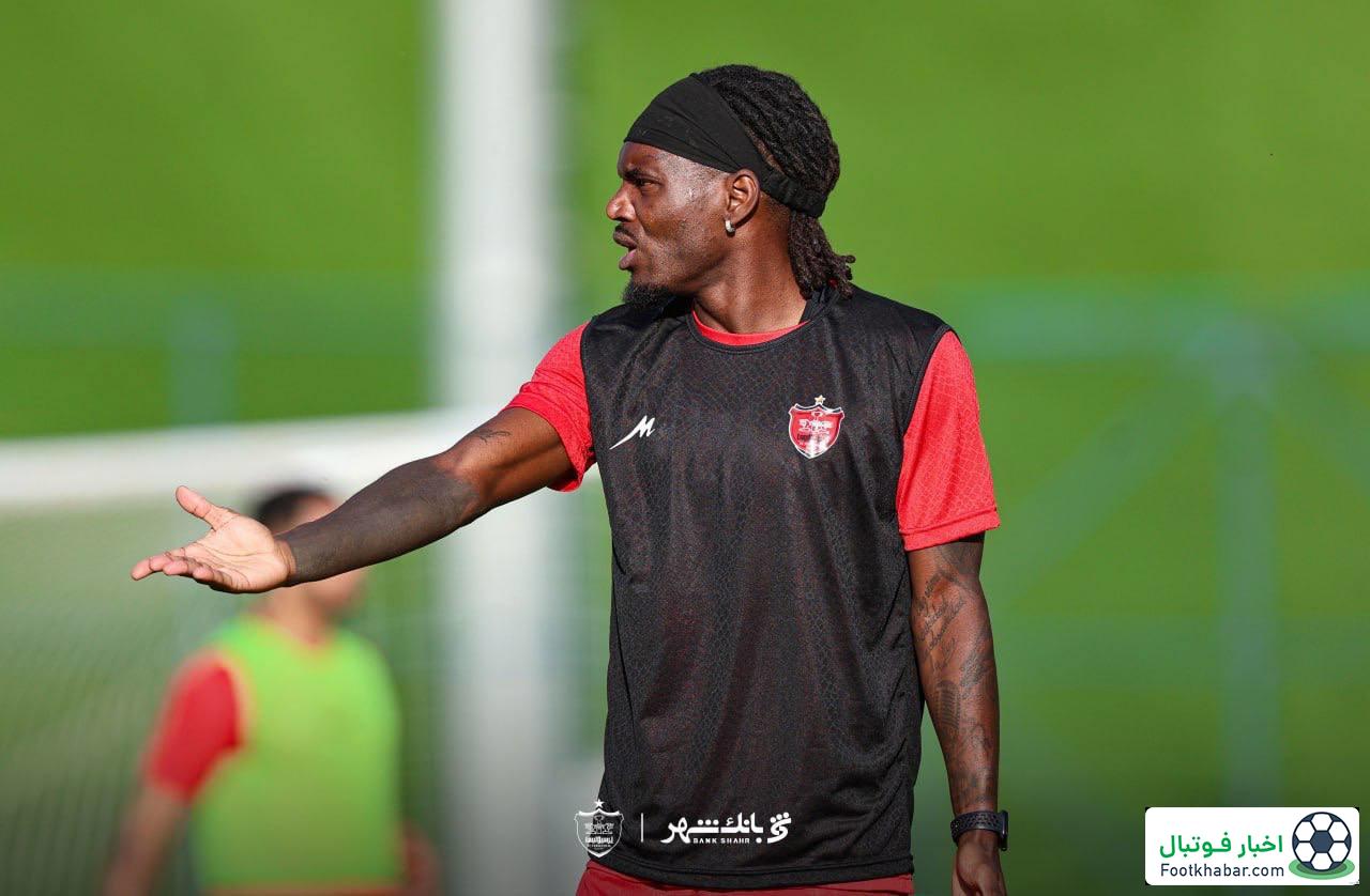 محرومیت شش ماهه برای من دیوانهکننده بود؛/ بیفوما: میتوانم مقابل سپاهان بازی کنم