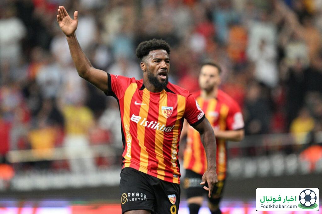 نازون همچنان در تمرینات کایسری شرکت می‌کند/ غیرمنتظره: گزینه خط حمله استقلال در ترکیه!