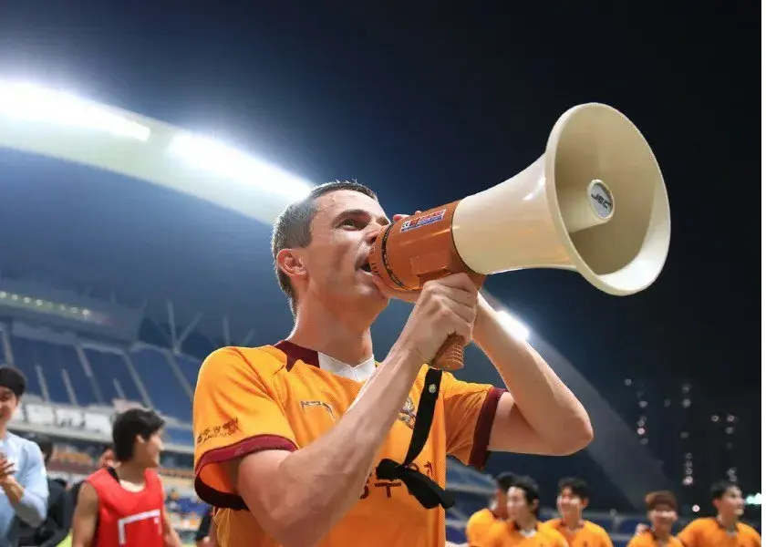 گوانگجو باشگاهی بود که رویایم را تعبیر کرد/ پیام خداحافظی خرید جدید استقلال برای تیم سابقش