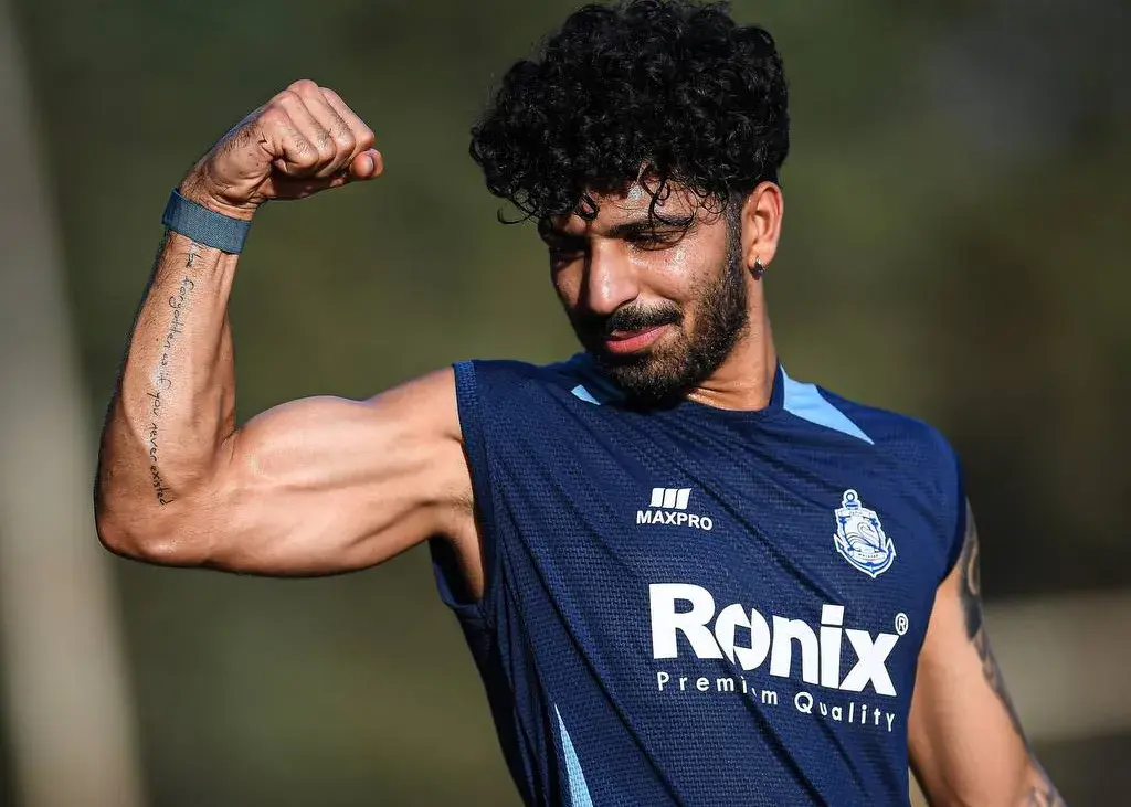 می توانستیم سپاهان را با اختلاف دو گل ببریم/ واکنش هافبک ملوان به درگیری با آرش رضاوند