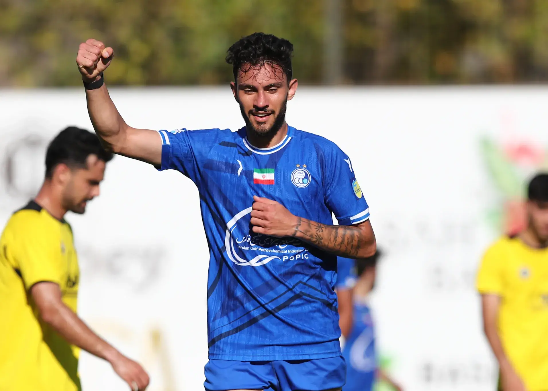 آزادی: هر طور شده نظر ساپینتو را جلب می‌کنم