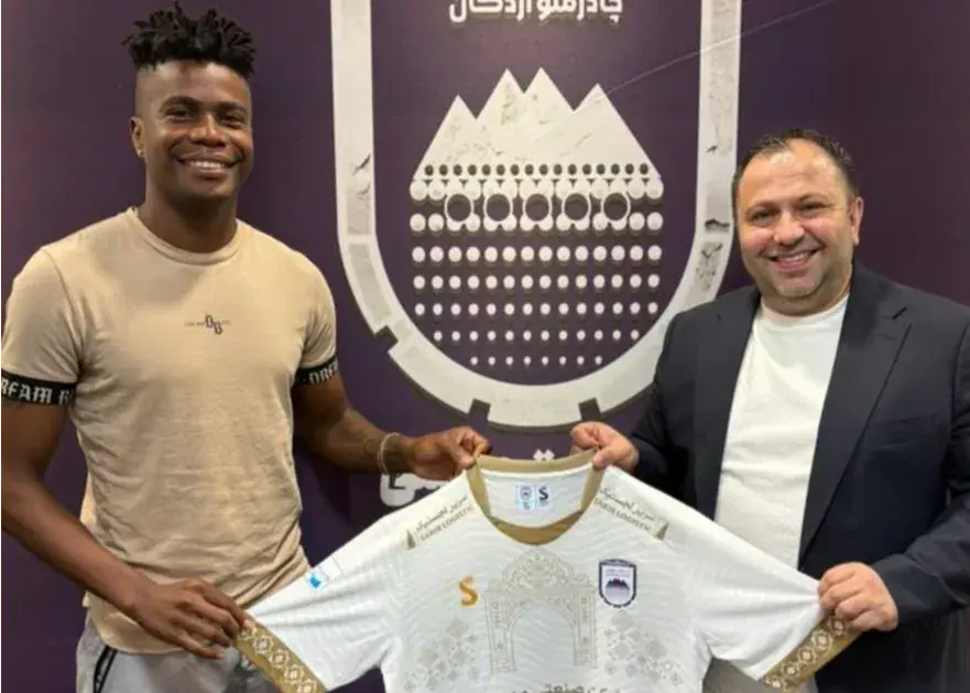 قرارداد مدافع اکوادوری چادرملو تمدید شد