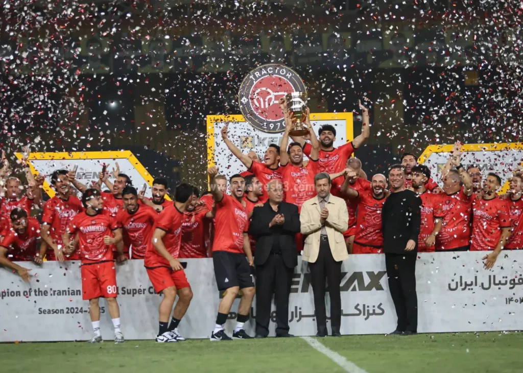 با قهرمانی در سوپرجام/ لحظه کامل شدن ویترین تراکتوری‌ها با جام جدید!