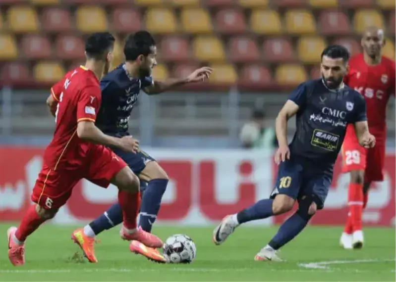 اولین نبرد فصل بین مربیان جوان و باتجربه/ گزارش زنده: چادرملو 0 – فولاد 0