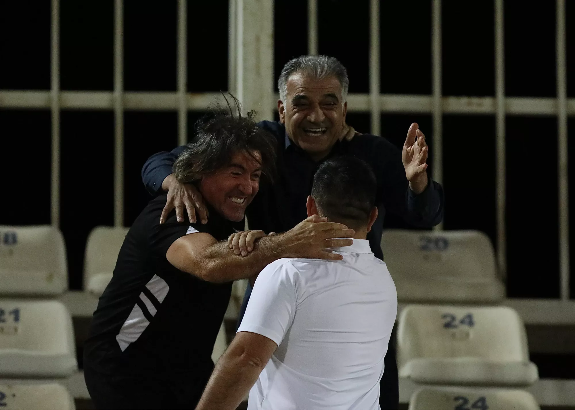 صدای کادر استقلال از همه بلندتر بود؛/ ساپینتو به نیابت از تیفوسی‌های آبی! (عکس)