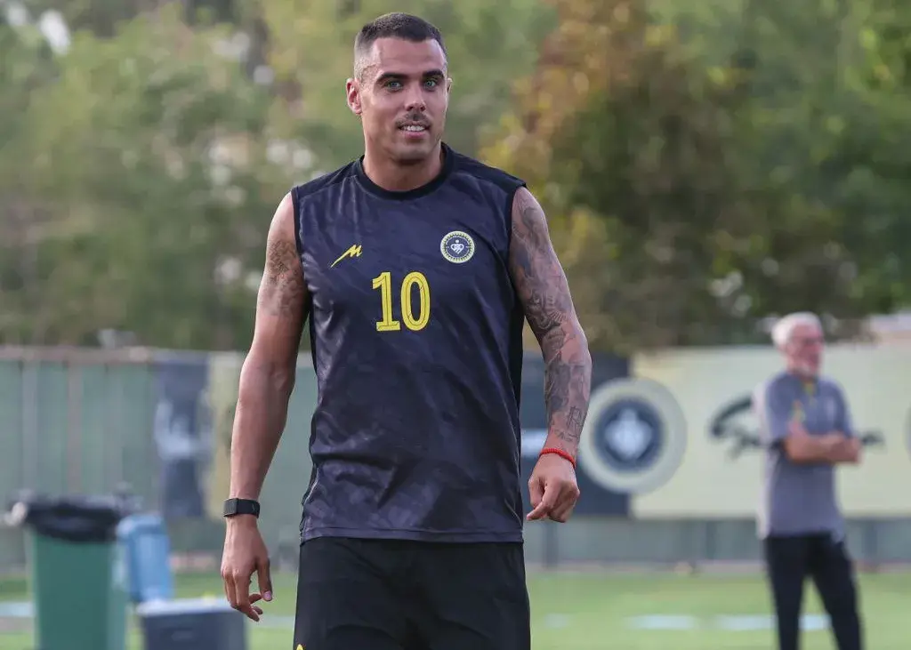 شماره 10 در باغ فردوس می‌درخشد:/ حسرت سپاهان، ریکی آلوز بدون کارت! (عکس)