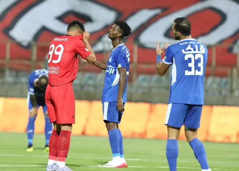 پرسپولیس پرچم برد را به استقلال داد!