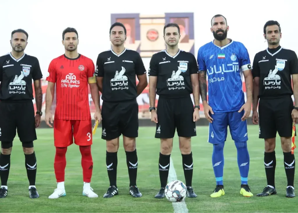 دو برخورد مشکوک و یک گل جنجالی؛/ کارشناسی صحنه‌های بحث‌برانگیز تراکتور – استقلال