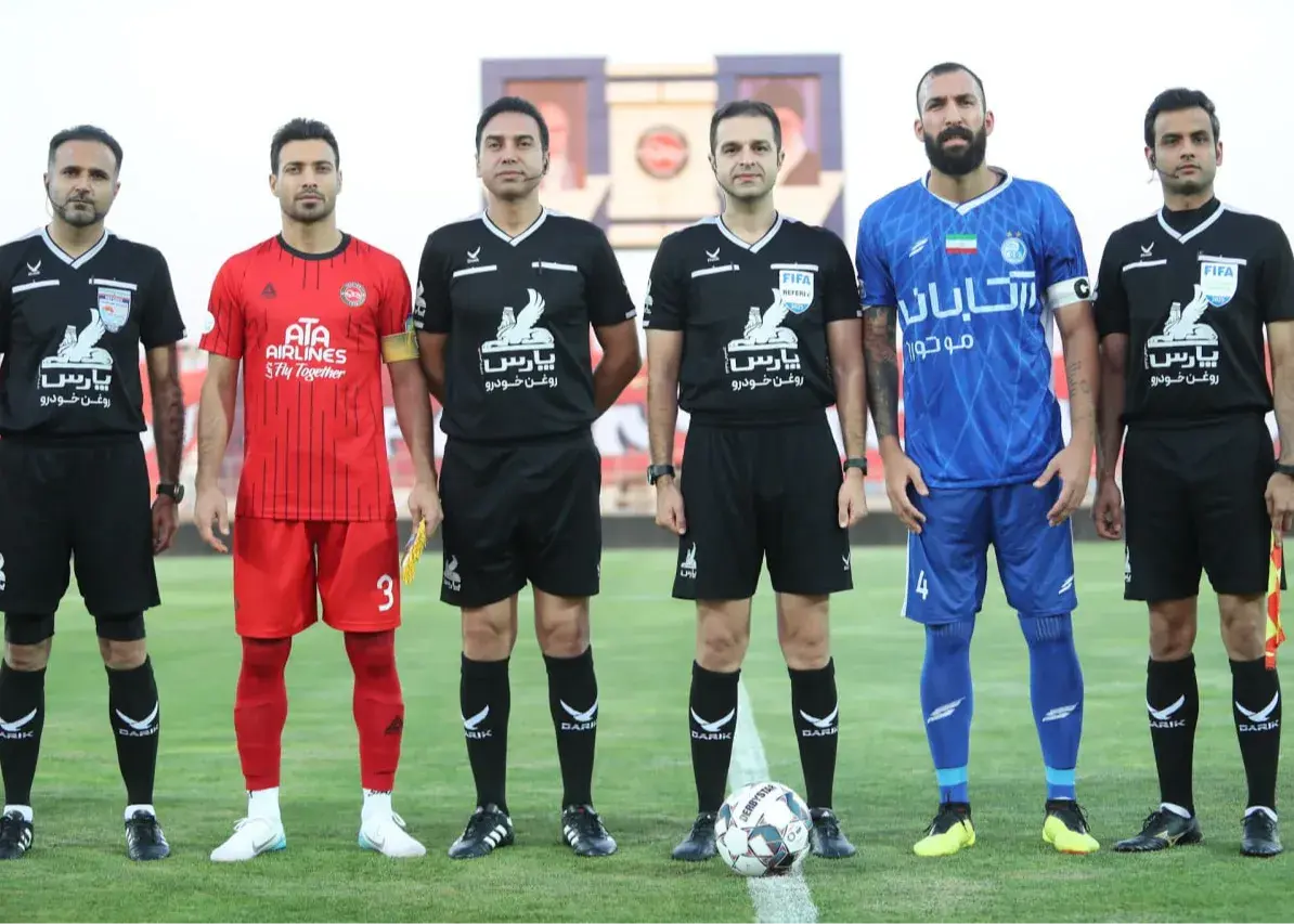 دو برخورد مشکوک و یک گل جنجالی؛/ کارشناسی صحنه‌های بحث‌برانگیز تراکتور – استقلال