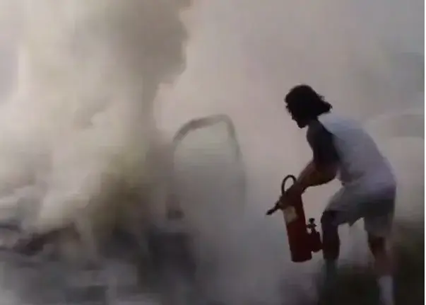 ماشین دروازه‌بان لیگ یکی مقابل چشمش سوخت!