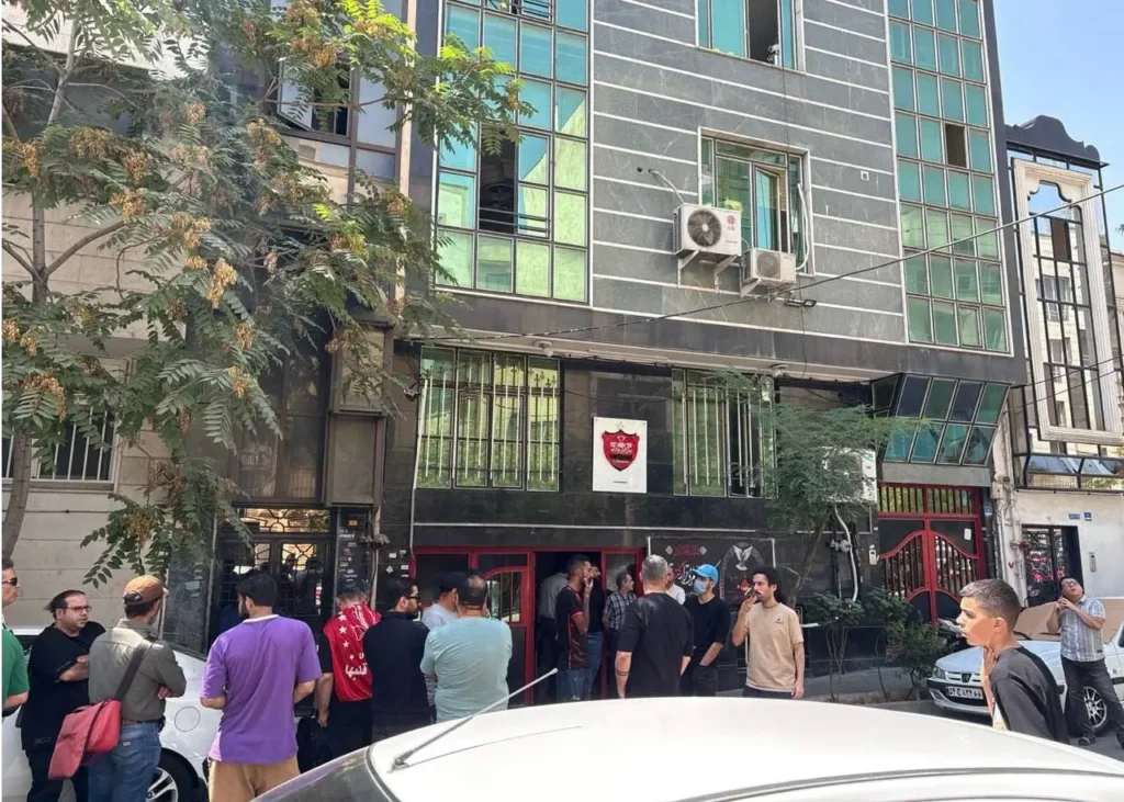 تجمع هواداران پرسپولیس در مورد نقل و انتقالات