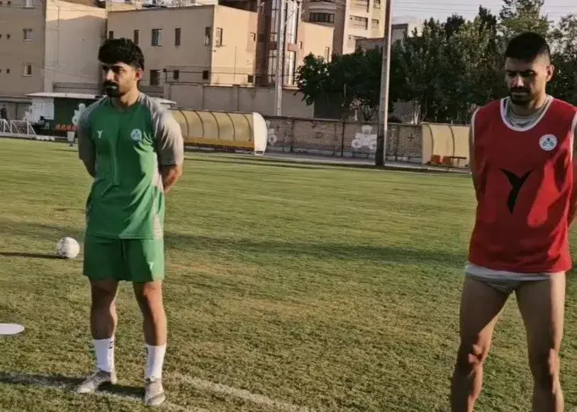 ادای احترام به گزارشگر فقید در تمرین ذوب آهن (عکس)