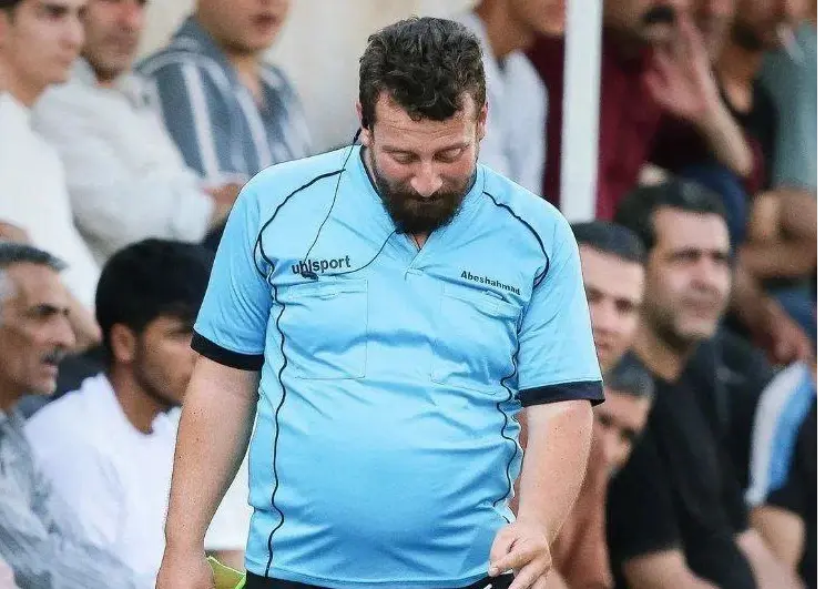 فکر و خیالم زیاد است اما داور خوبی هستم /  داور جنجالی: من آبرویم رفت، شما سیگار نکشید!