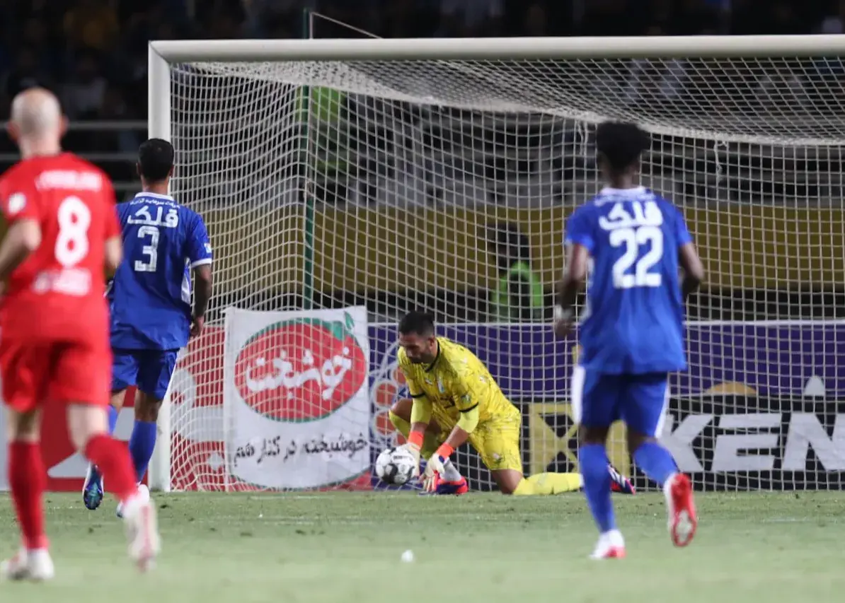 سه سیو فوق العاده و یک اشتباه محاسباتی/ آدان، استرس را از استقلالی‌ها دور کرد!