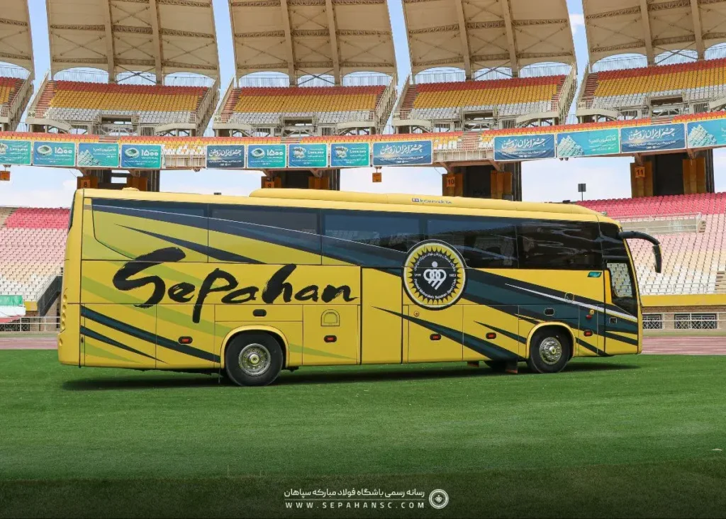 رونمایی از خودرو سنگین در ورزشگاه نقش جهان:/ اتوبوس طلایی جدیدترین عضو باشگاه سپاهان