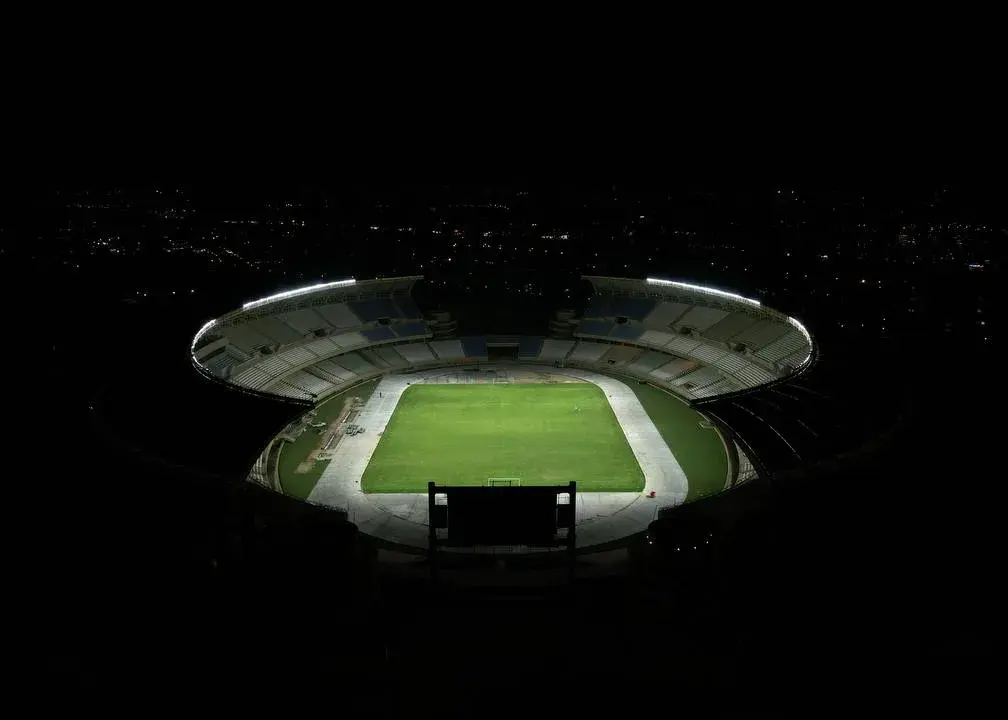 استادیوم پارس غرق در نور و امید