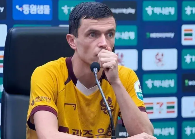 بازیکن محبوب استقلال و یک مصاحبه عجیب / آسانی: حاضر در میدان، غایب در تهران!