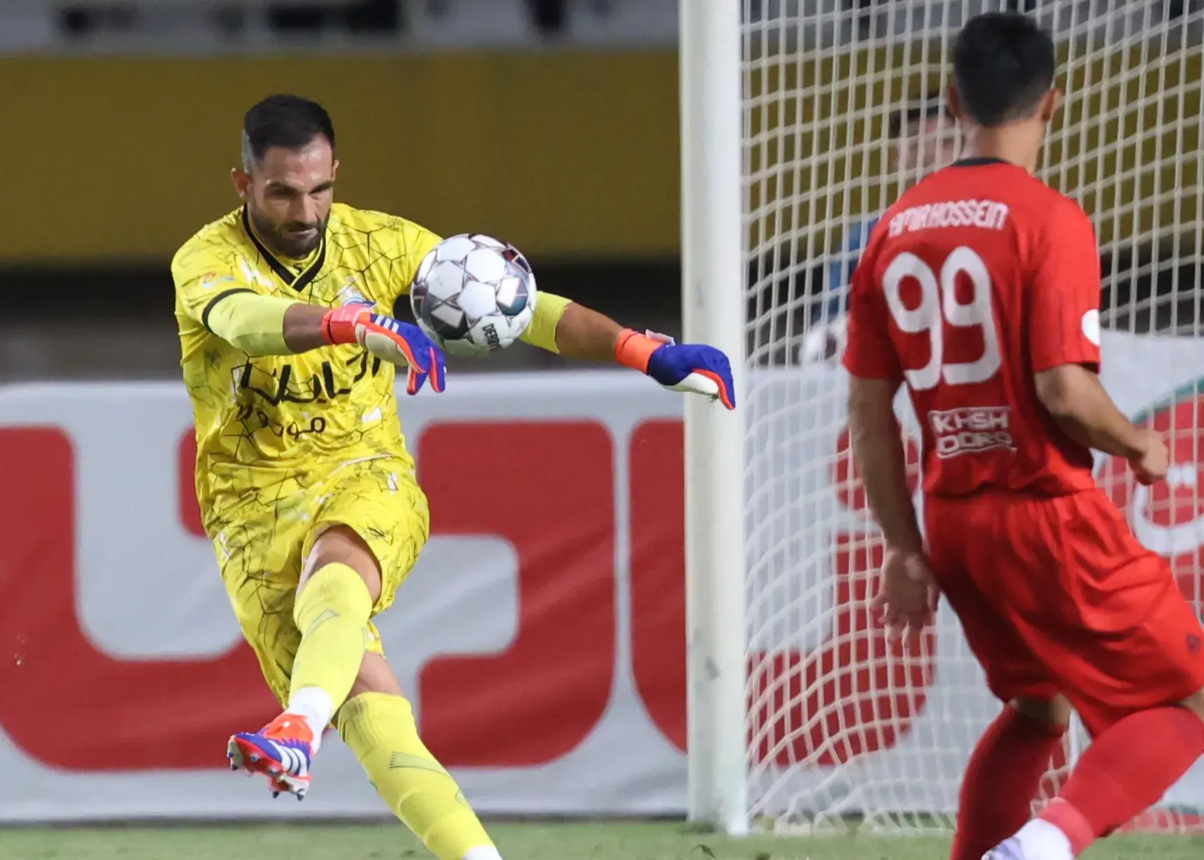 گلر باتجربه و استاندارد در خدمت آبی‌ها:/ از آدان سوپر واکنش و شیرجه بلند نخواهید!