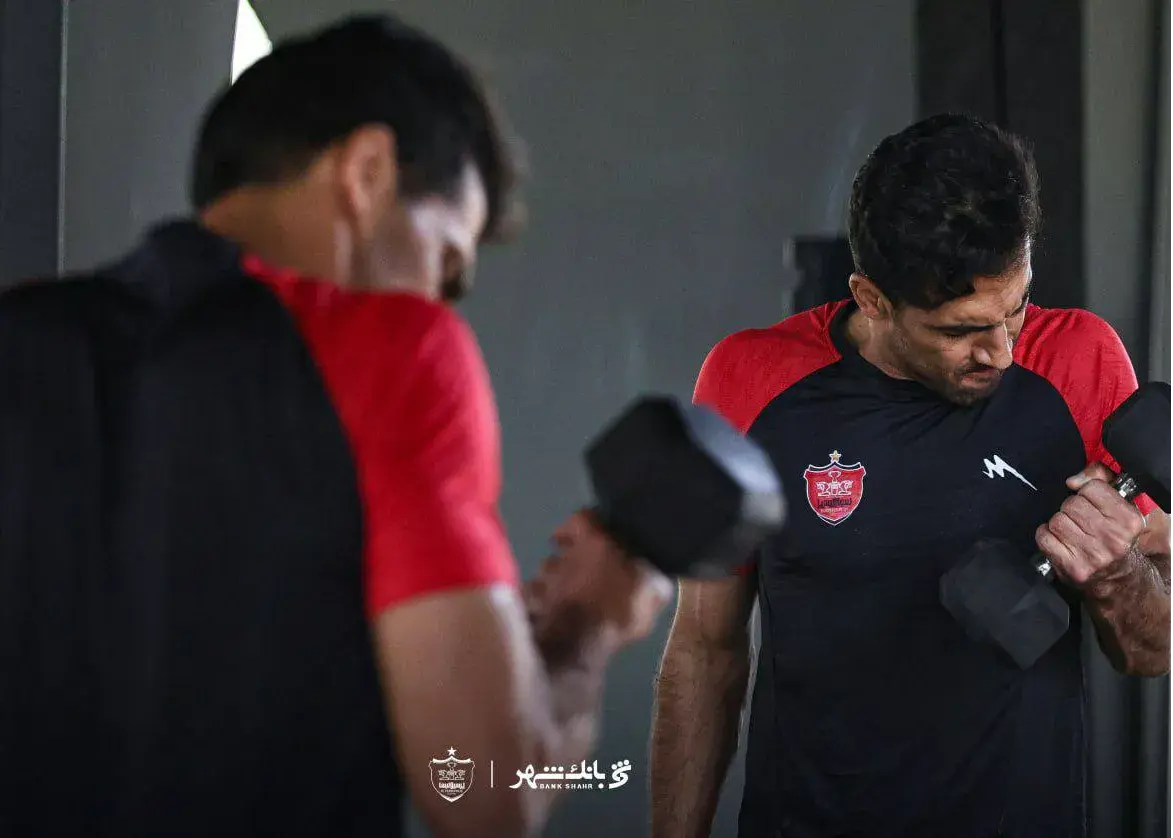 قطع همکاری بی سر و صدا یا گلایه آقای شماره 19 / هیچکس از وحید امیری در پرسپولیس خبر ندارد