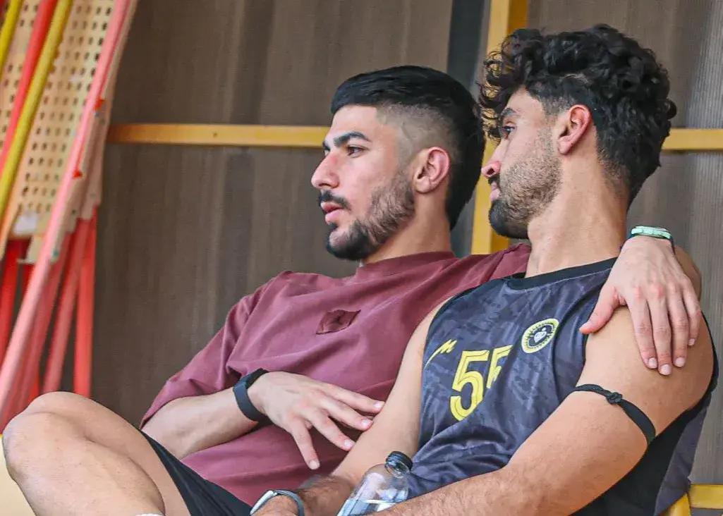 ستاره مصدوم سپاهان با لباس شخصی در تمرین (عکس)