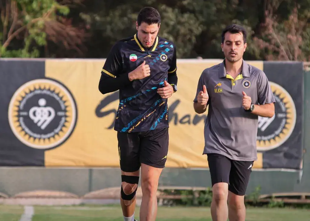 تمرینات ویژه اخباری زیر نظر پزشک سپاهان (عکس)