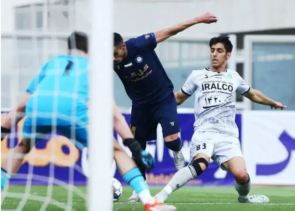 شروع پرقدرت در برنامه دو سرمربی؛/ گزارش زنده: گل‌گهر صفر – آلومینیوم صفر