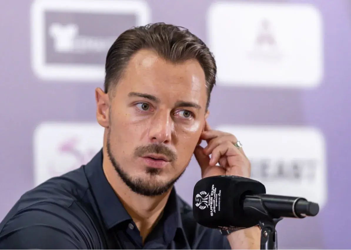 این حرف‌های توخالی و بی‌اهمیت را متوقف کنید/ اعصاب سرمربی الاهلی در کنفرانس خراب شد!