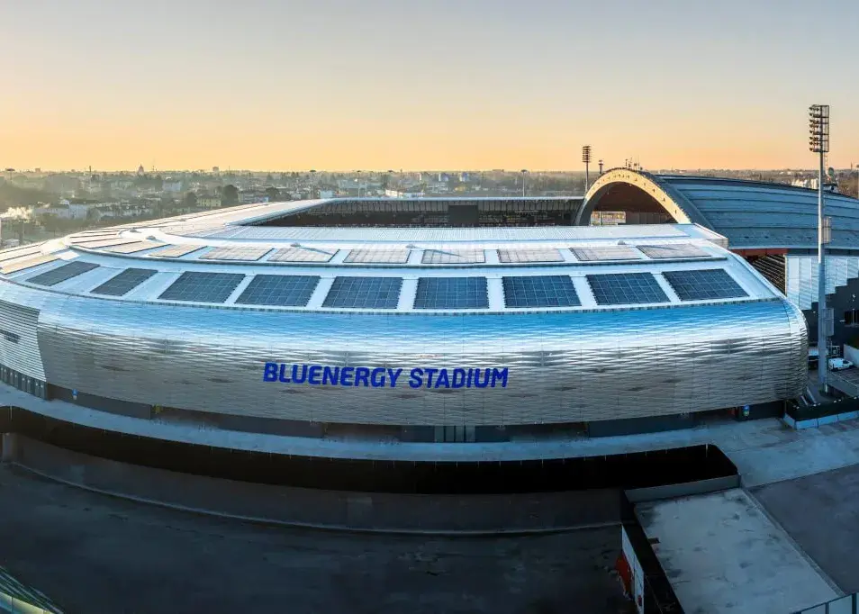 بلو انرژی، محیط‌زیستی‌ترین استادیوم دنیا/ تئاتر سوپرجام اروپا در ورزشگاهی که برق تولید می‌کند!