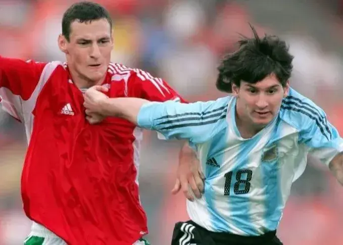 بیست سال بعد از اولین دعوت؛/ دو مسیر کاملاً جدا: مسی جوان و عامل اخراج او!