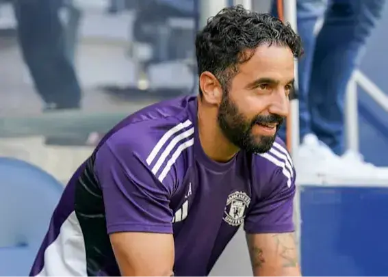 خندید و دور شد/ واکنش آموریم به احتمال انتقال بمب پاریسی