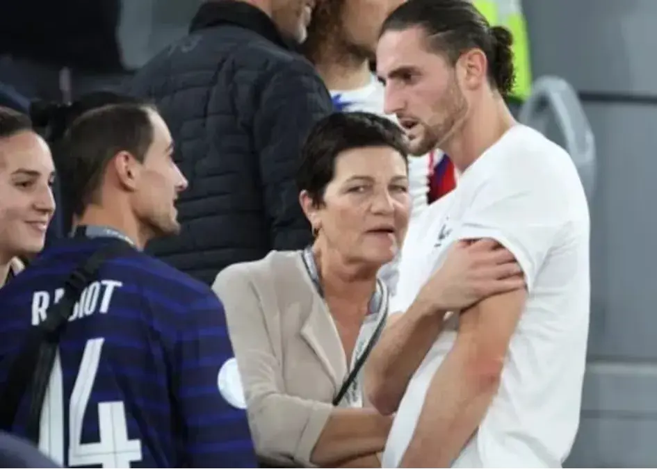 خون از دماغ کسی نریخت، پسرم را اخراج کردند!