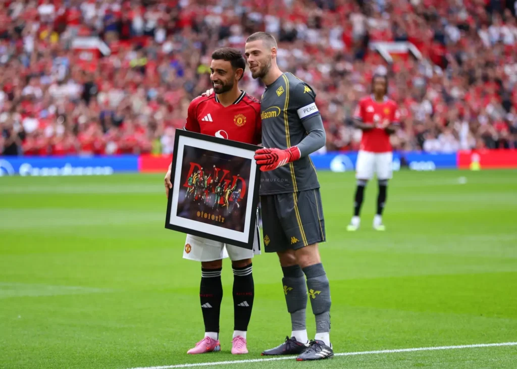 در روز تساوی یونایتد و فیورنتینا/ اولدترافورد برای دخیا سنگ تمام گذاشت (عکس)