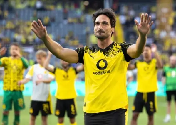 درس بزرگ باشگاه آلمانی به فوتبال دنیا/ دورتموند نشان داد: این‌طور با اسطوره وداع می‌کنند