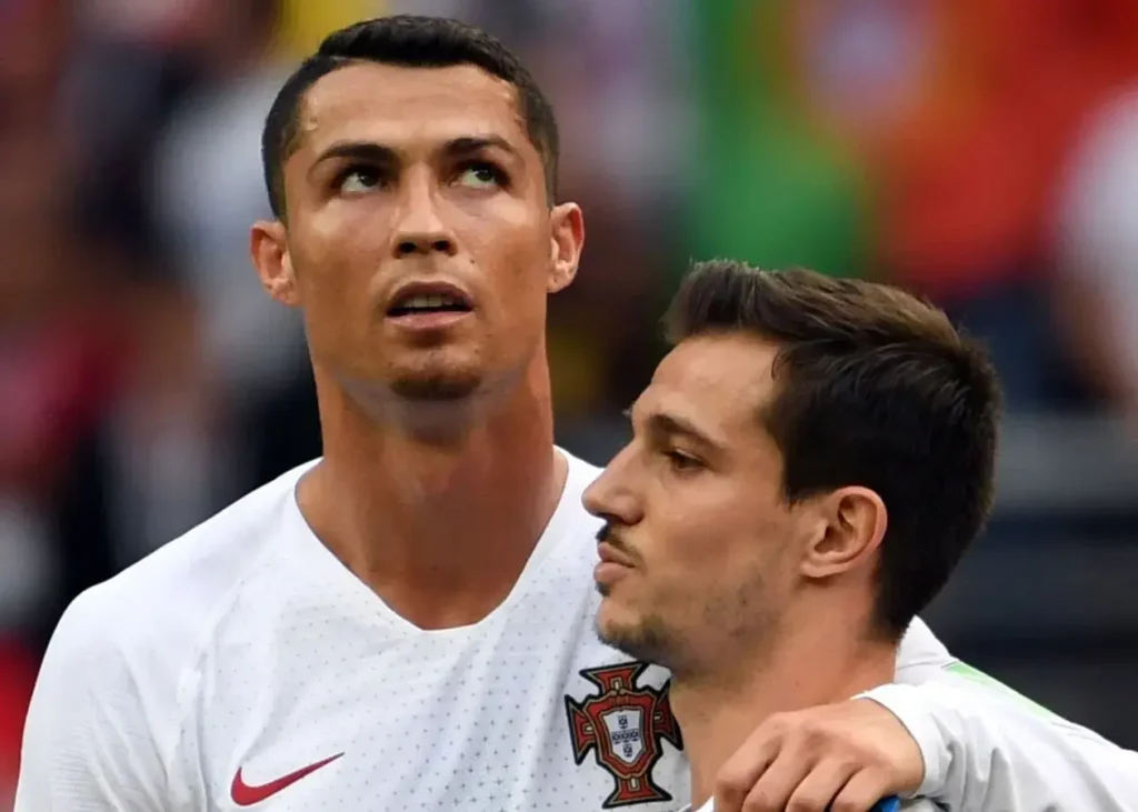 رونالدو موبایل را در تیم ملی قدغن کرده بود!